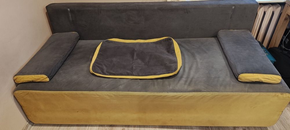 Sofa szaro-żółta Black Red White
