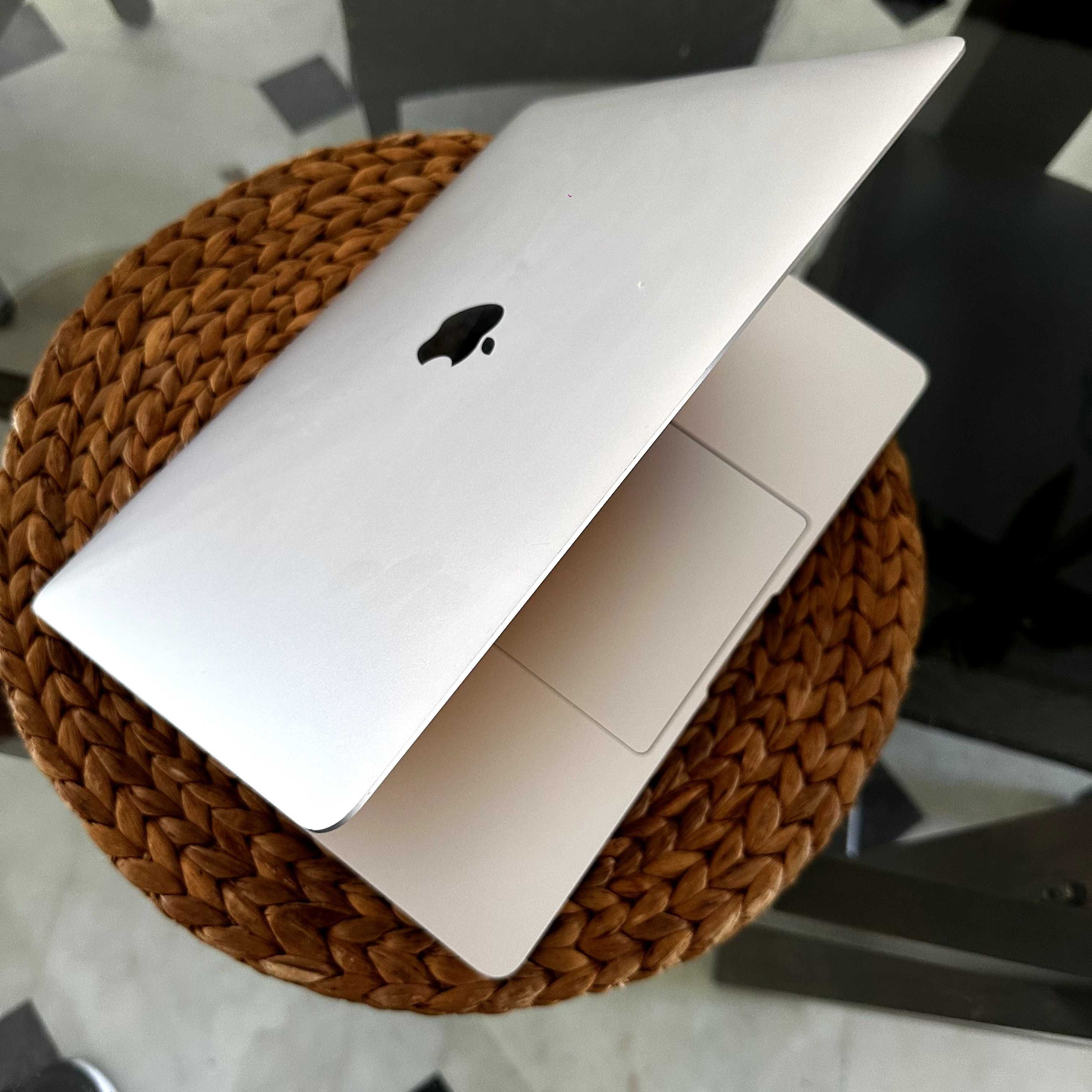 COMO NOVO MacBook Air 13’’ 2020 M1 | 16GB | 256GB SSD | GPU 7-Core