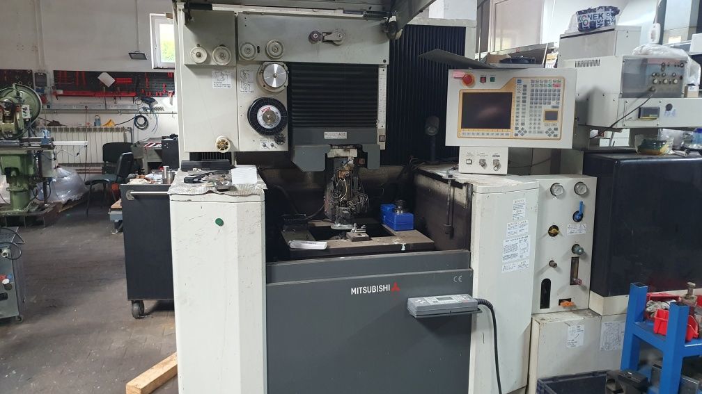 Elektrodrążarka drutowa, wycinarka drutowa Mitsubishi QA10 z 2001r