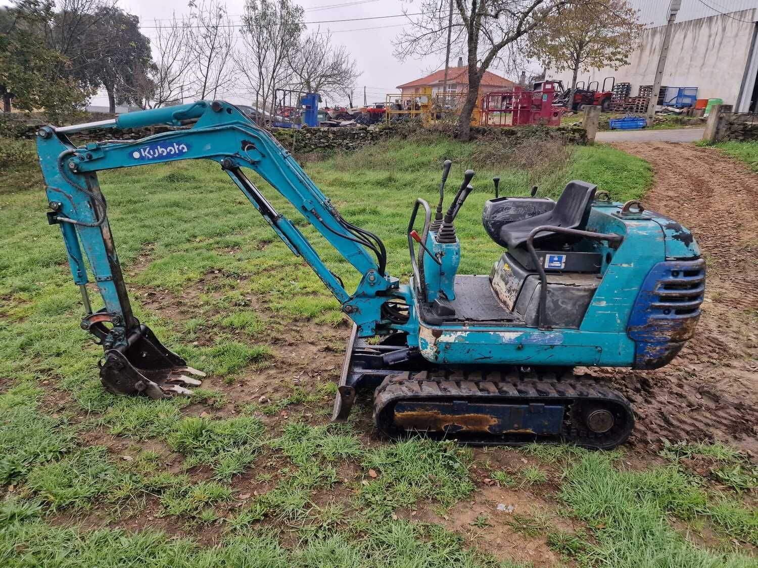 Mini Giratória / Escavadora Kubota K-015 - 1,5Toneladas