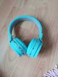Niebieskie słuchawki bluetooth