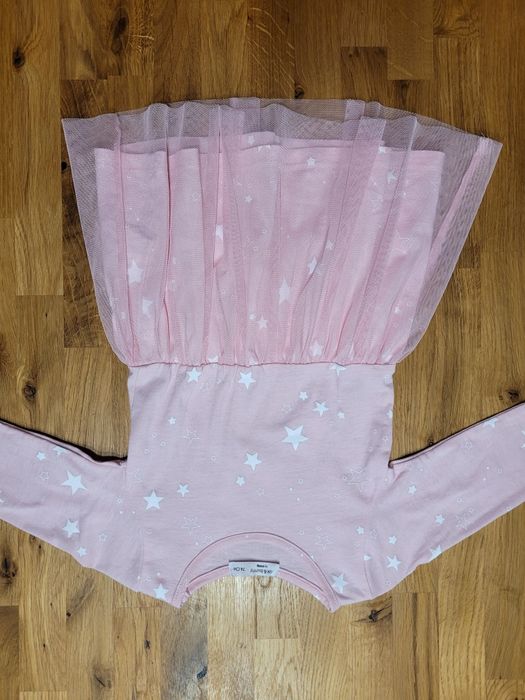 Sukienka z długim rękawem rozmiar 74 firmy Sinsay różowa w gwiazdki