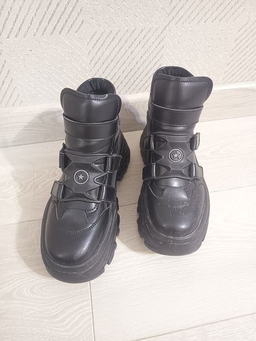 Ботинкі  на високій підошві