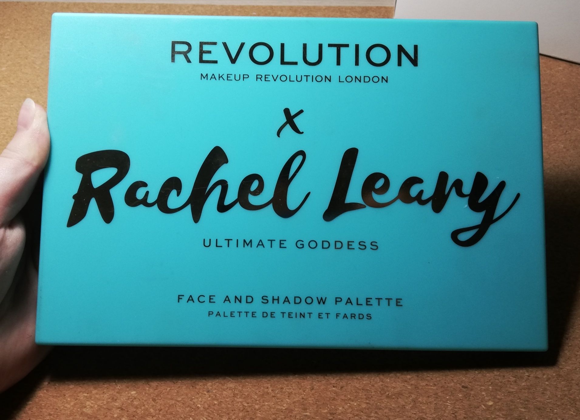 Paletka cieni do powiek i konturowania Makeup Revolution Rachel Leary