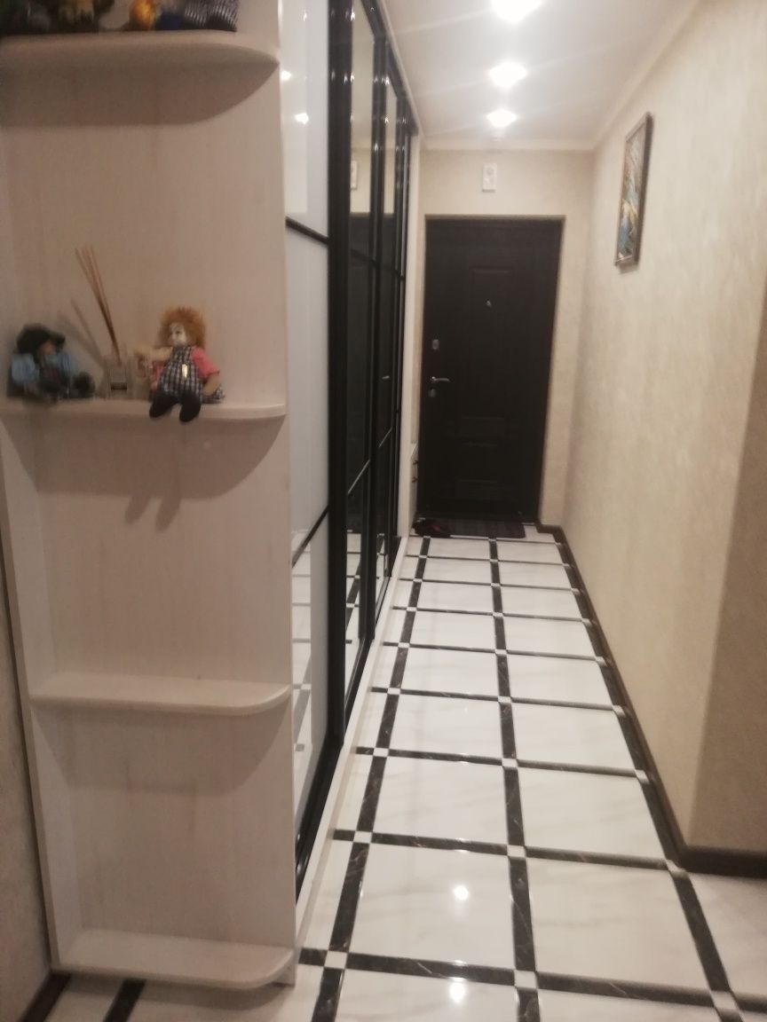 Здам 1 кв на Замостянській