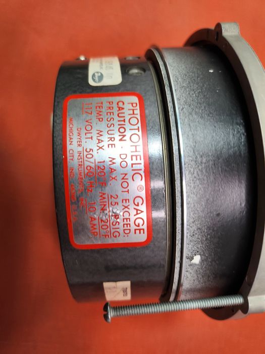 manometr różnicowy.  Dwyer Photohelic® Gage.