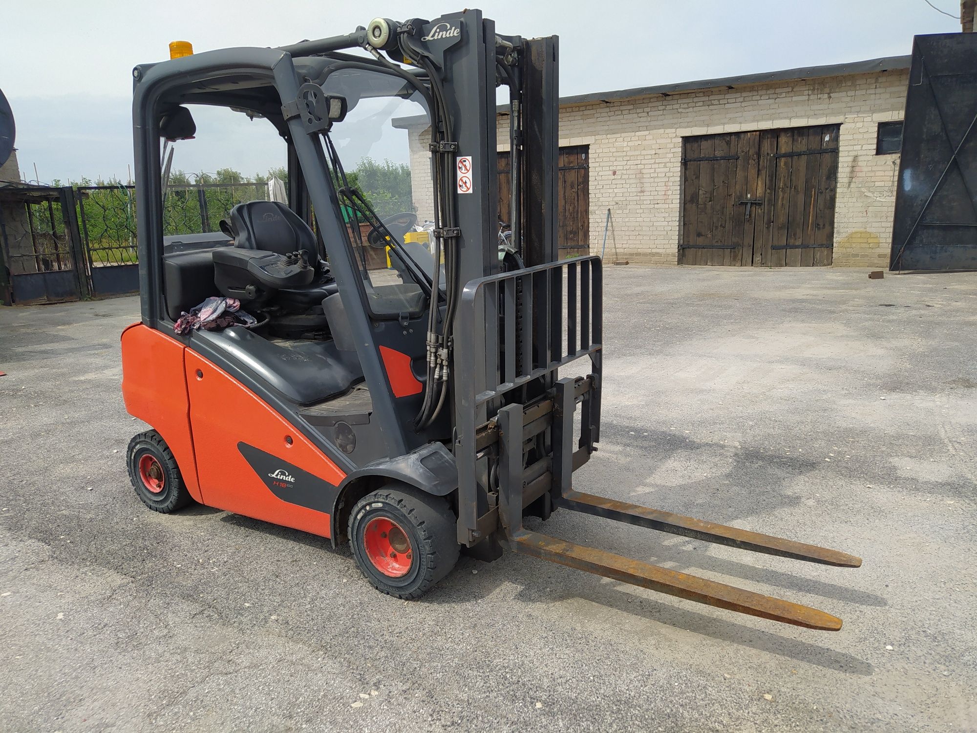 Wózek widłowy Linde H18 Triplex