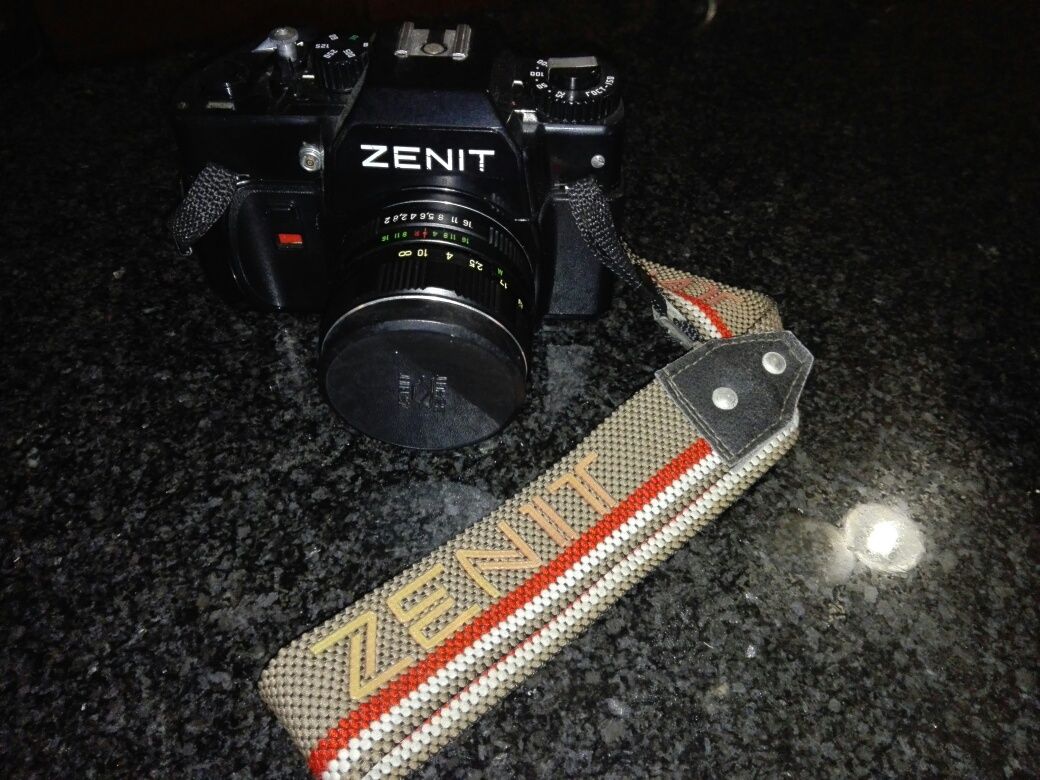 Câmera fotográfica Zenit ( com/Bolsa original )