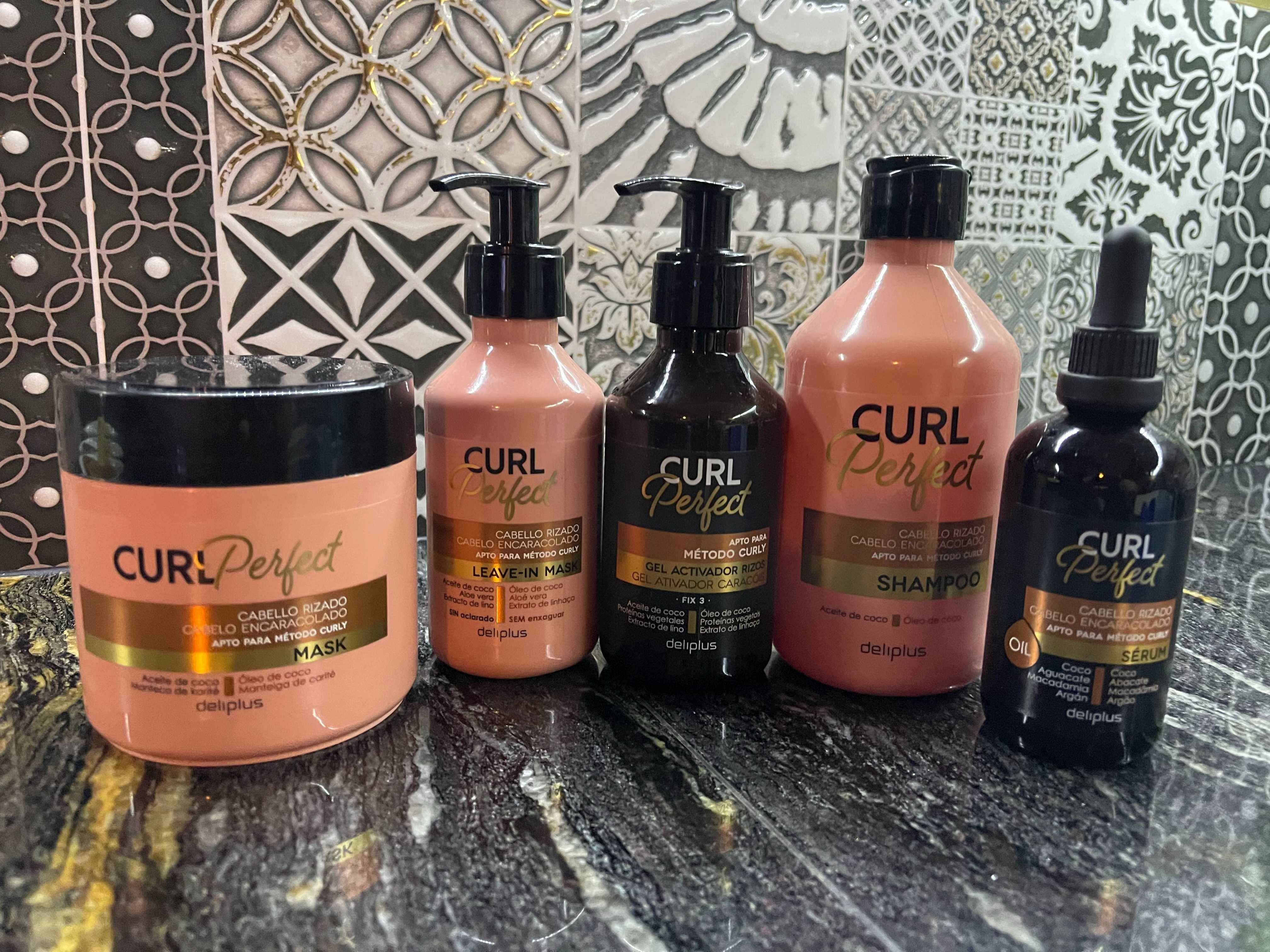 Zestaw pięciu produktów do włosów kręconych Curl Perfect. Deliplus
