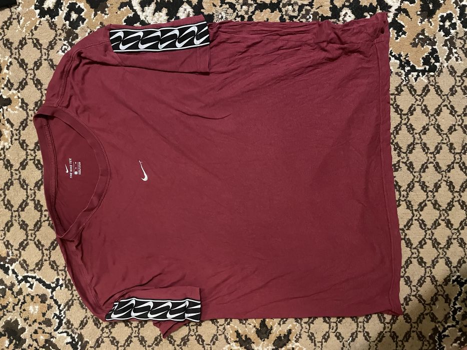 Футболка Nike з лампасами