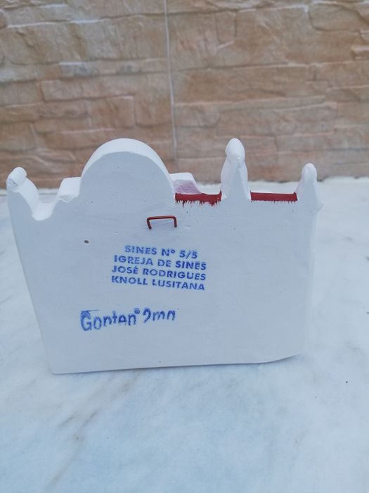 Artigo decorativo - reprodução da fachada de igreja de sines