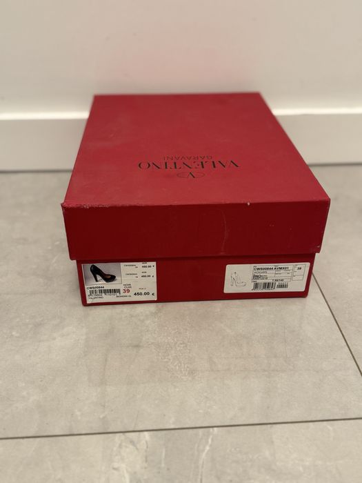 Valentino klasyczny model