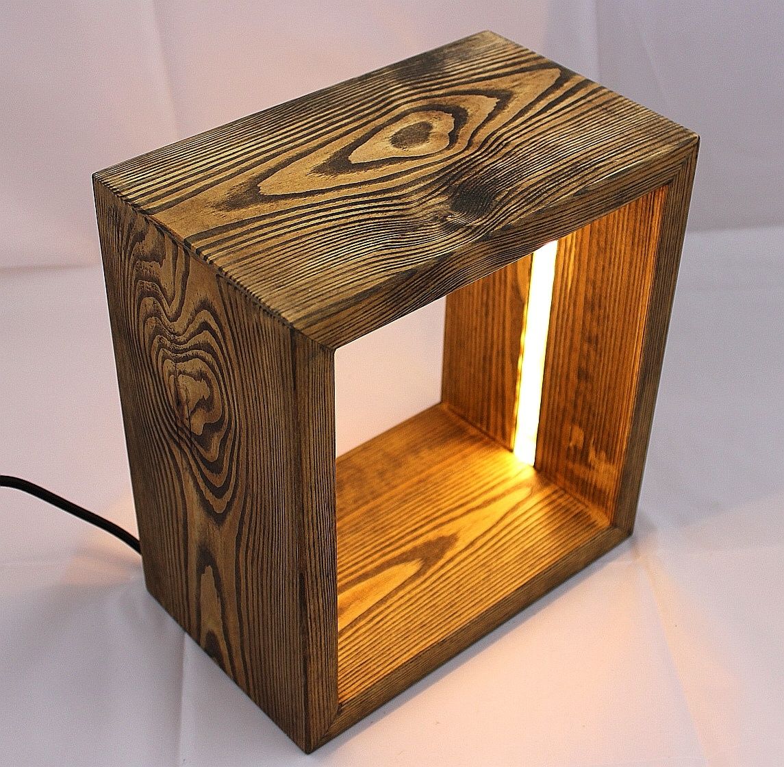 Lampka drewniana, ciemna sosna, LED, 100% drewno