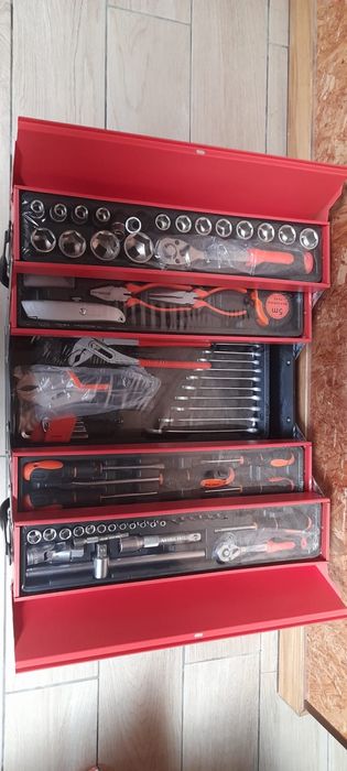 Mala de ferramentas em metal com 85 pecas novo e selado