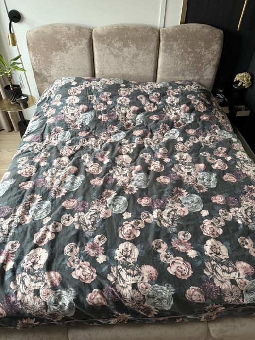 Pościel Home & You ciemna w kwiaty 160 cm