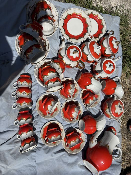 Предмети сервізу бутон молочник чайник чашка цукерниця блюдця посуд