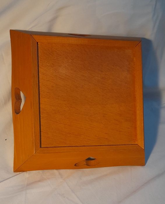 Tabuleiro de chá, em azulejo pintado e madeira