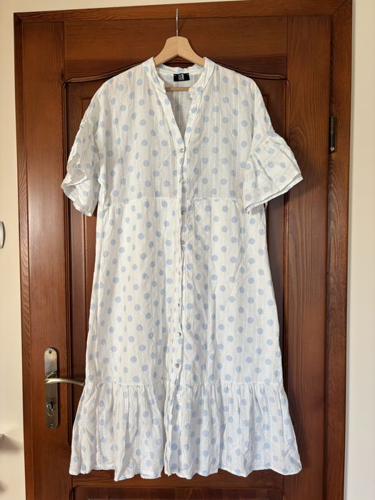 Długa letnia sukienka w groszki