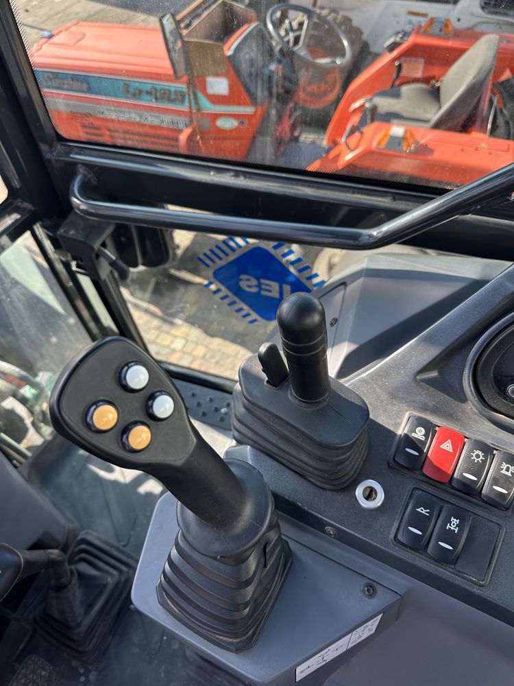 Ескаватор-навантажувач BOBCAT B730R