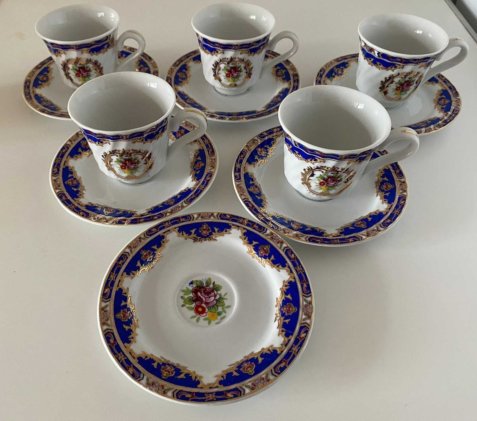 Conjunto de chá com chávenas, bule e pratos T.Limoges GB