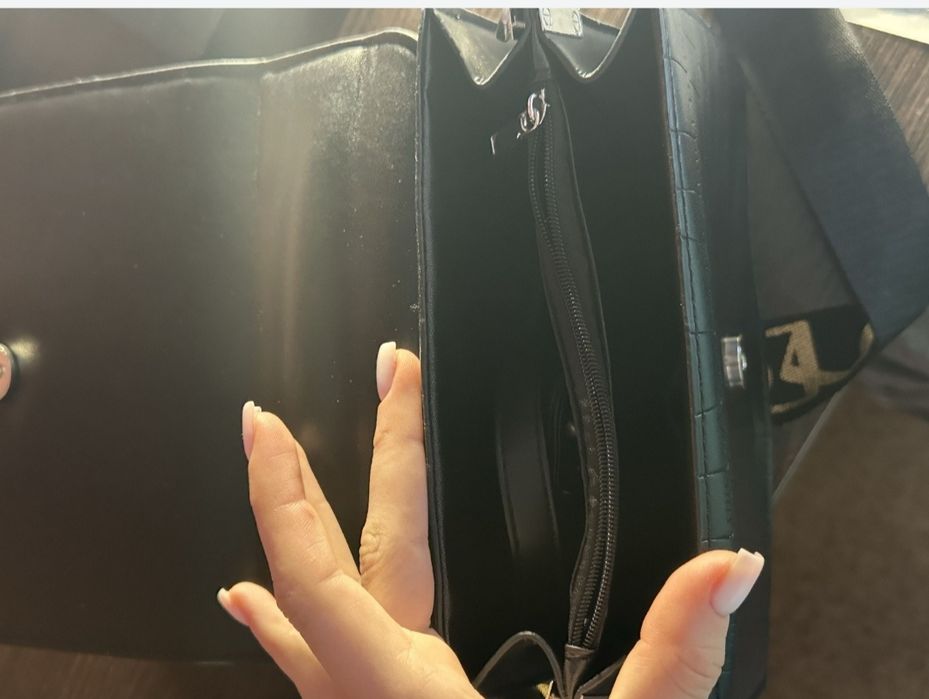 Каркасна чорна сумка