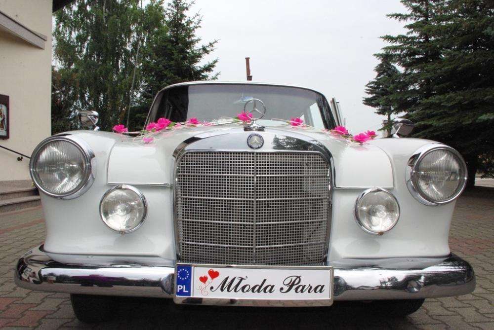 Auto do ślubu piękny Mercedes Skrzydlak klasyk zabytkowa limuzyna