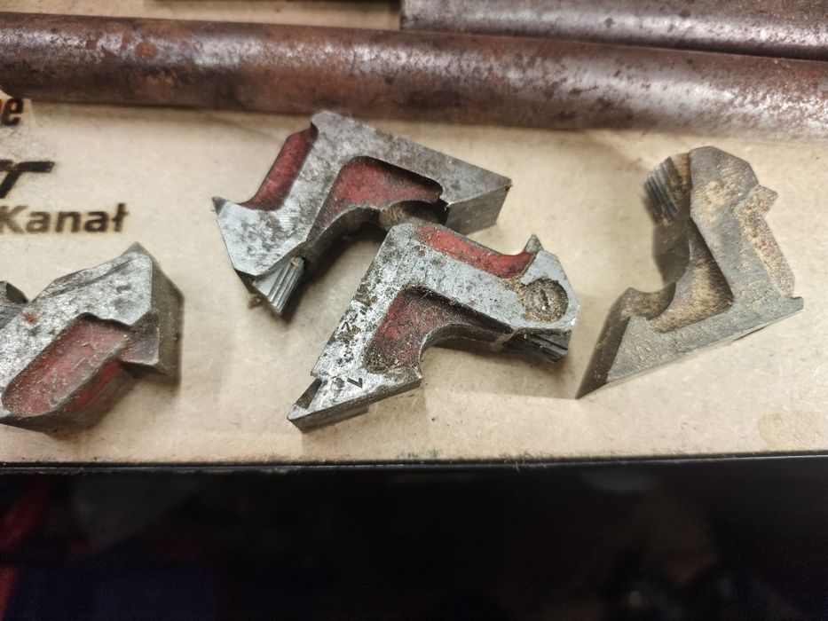 Zestaw do gwintowania rur: głowica, matryce, uchwyty, pudełko