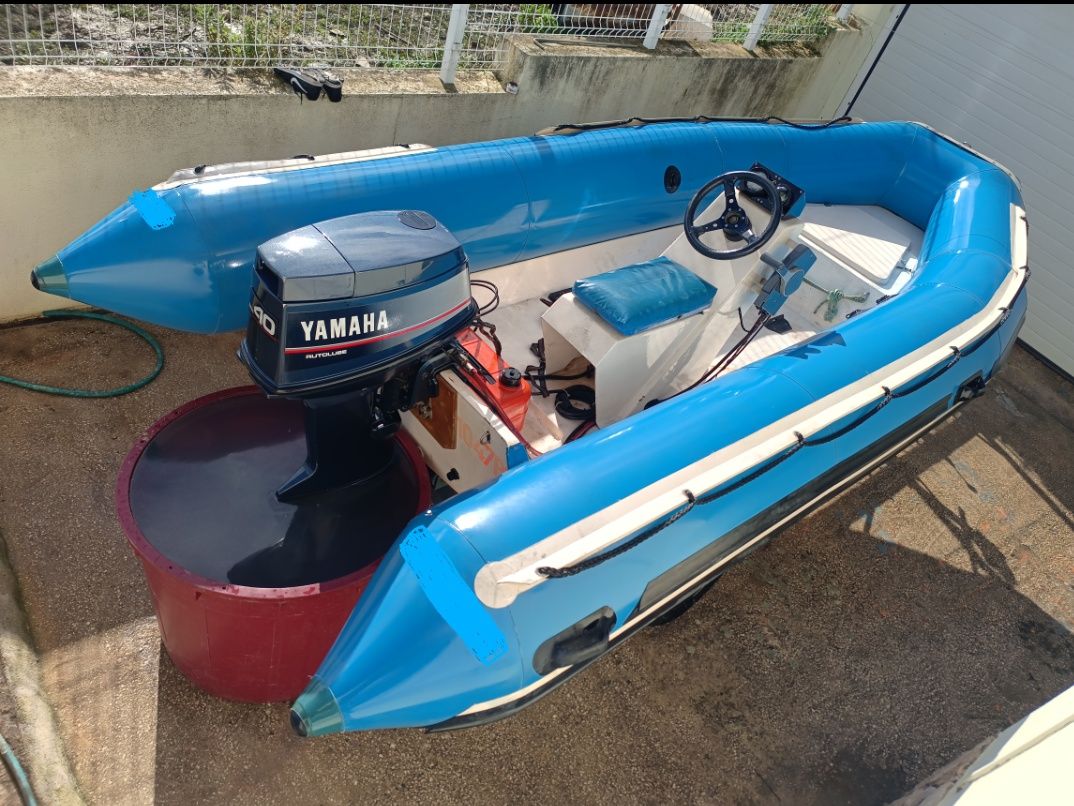 Barco semi rígido 4.50 motor Yamaha atrelado reboque