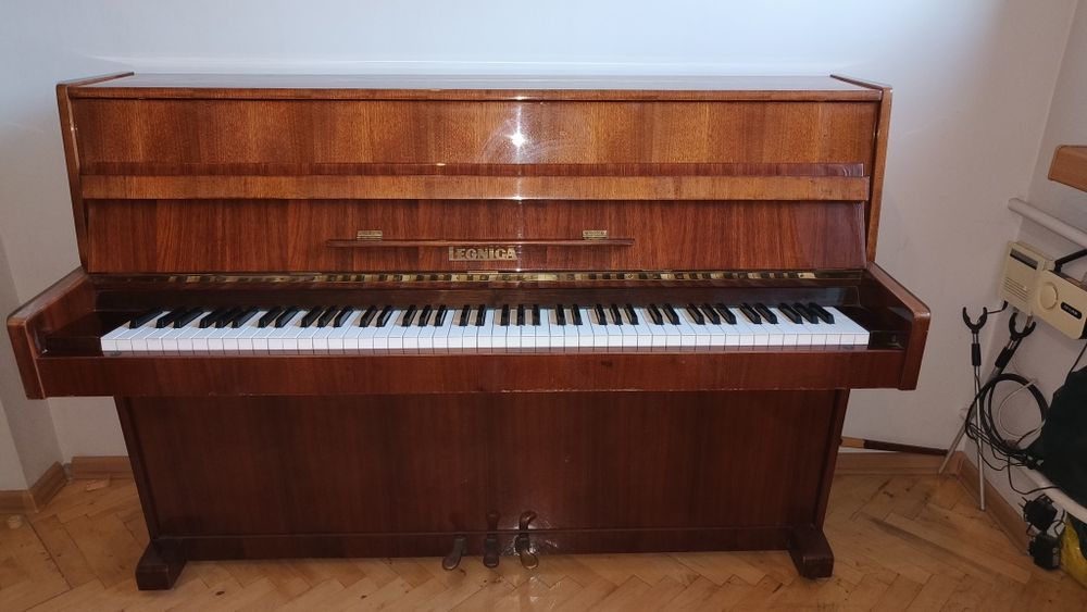 pianino Legnica na wysoki połysk