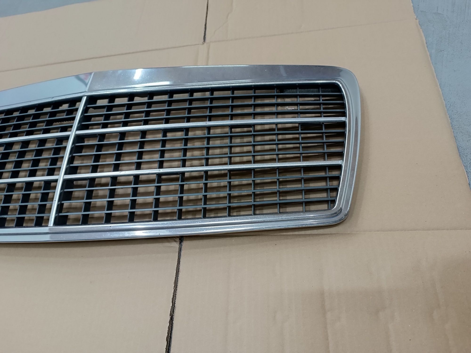 Решётка радиатора Mercedes Benz W-210 дорест. 210 888 0023