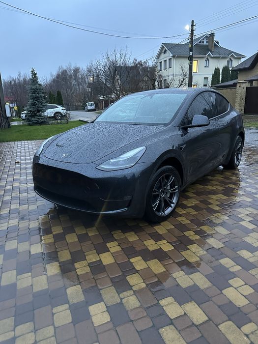 Tesla Y 2024 82 kWt