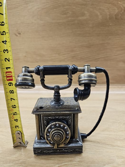 Figurka Zapalniczka gazowa w stylu retro – telefon antyczny (nie dział