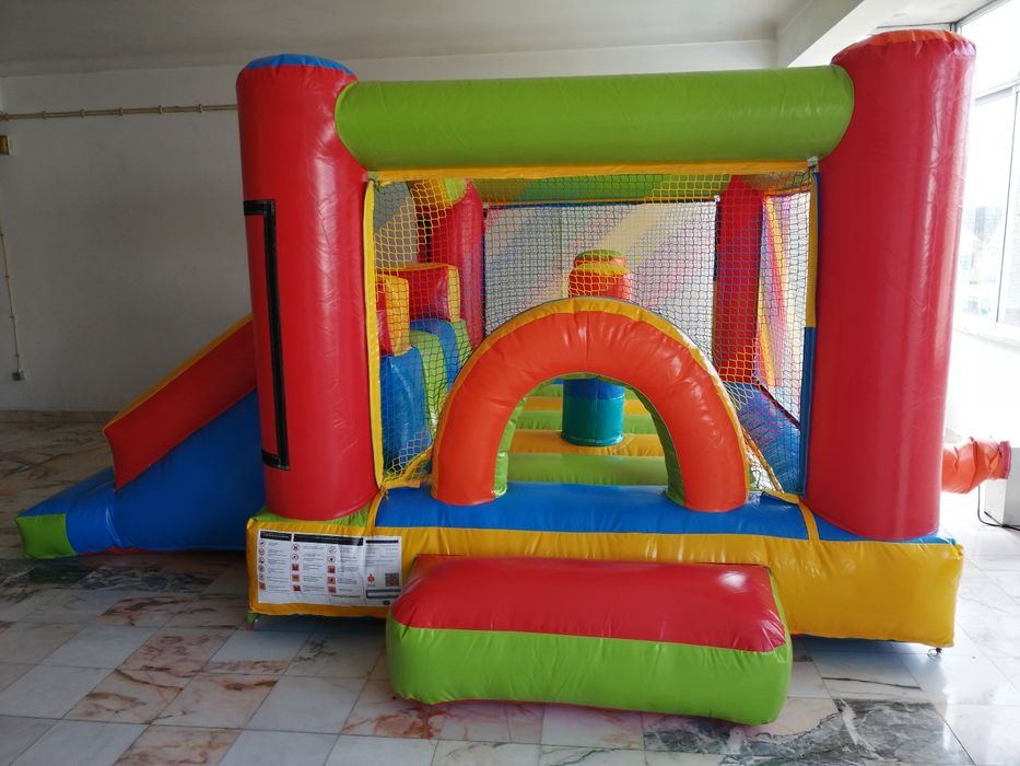 Aluguer Trampolim, insuflável, Escorregas, casinhas