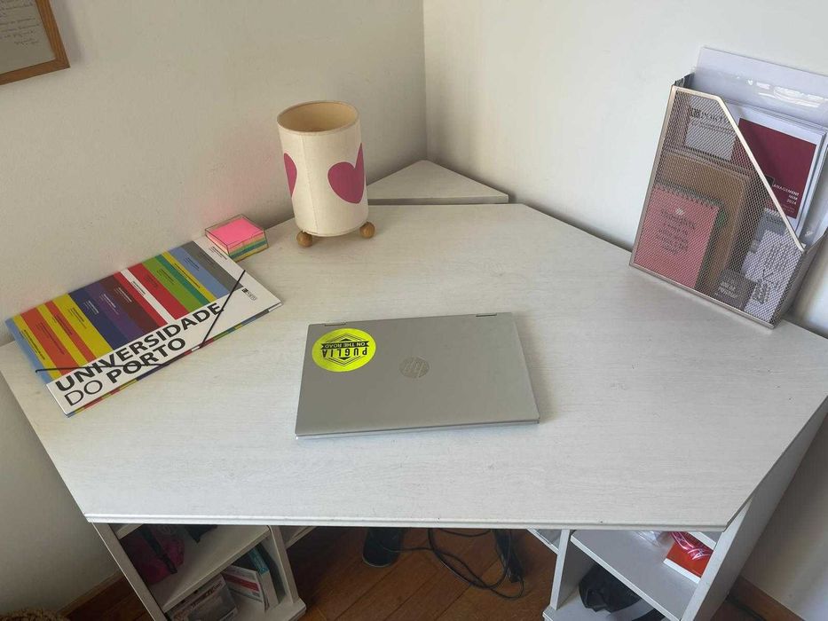 Secretária branca do IKEA