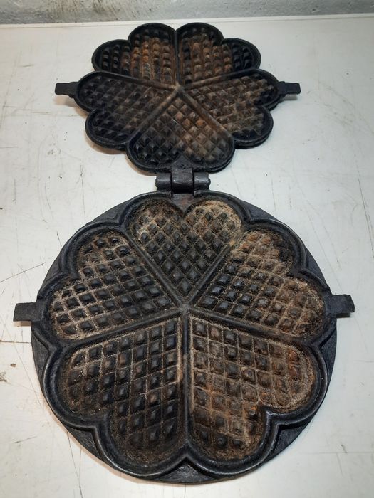 Stara żeliwna gofrownica zapraszam