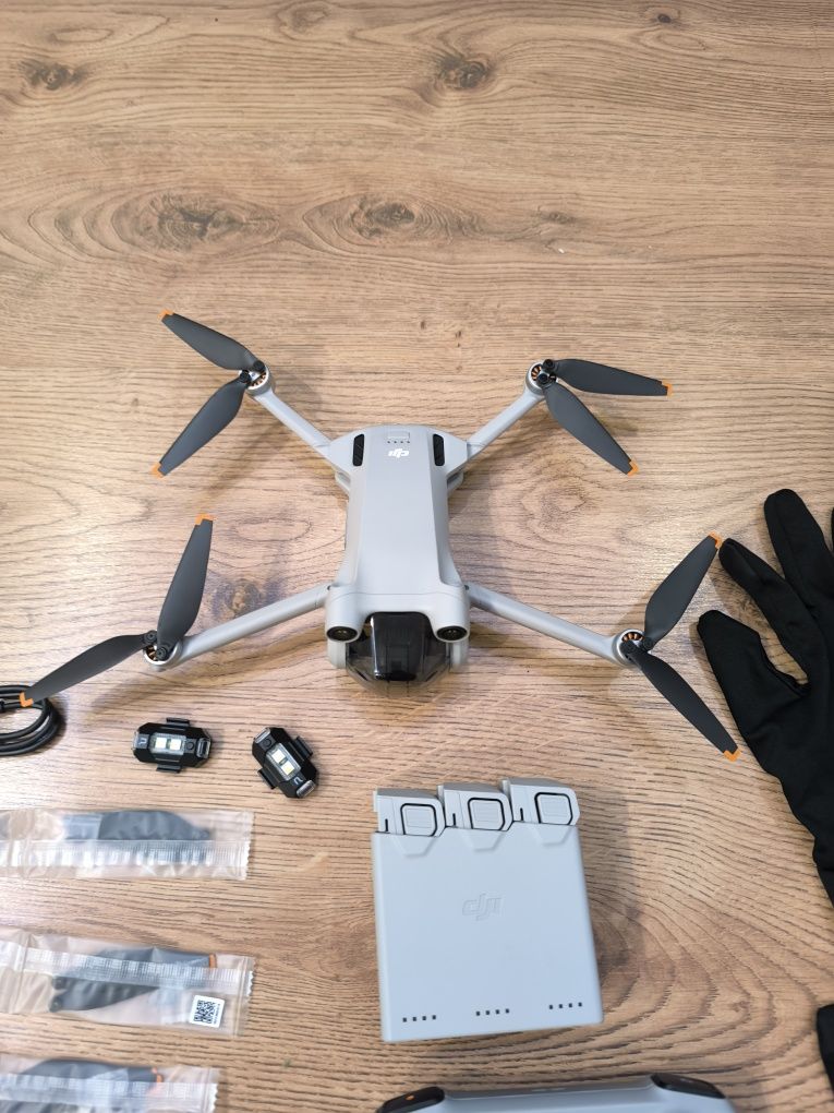 Dron  Dji Mini 3 Pro RC  Fly More Combo + dodatki