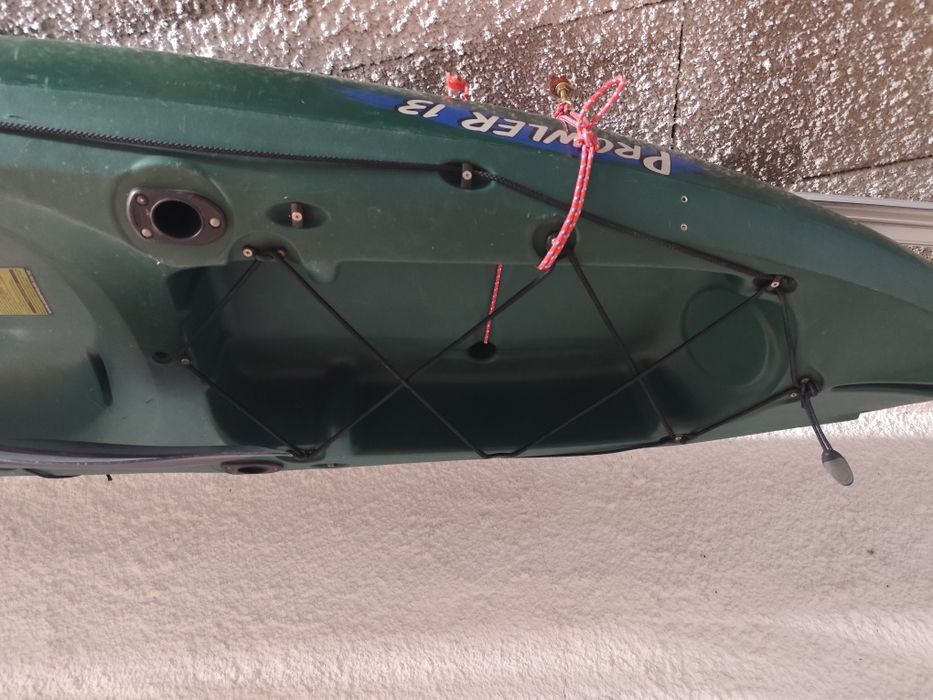 Kaiaques com bancos e pagaia