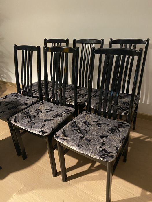 Sprzedam tapicerowane , drewniane krzesła ( 6 sztuk)