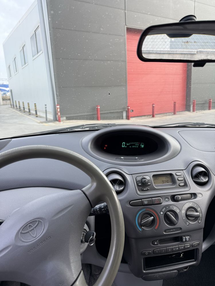 Toyota Yaris 1.0 VVT-I • Económico e Fiável