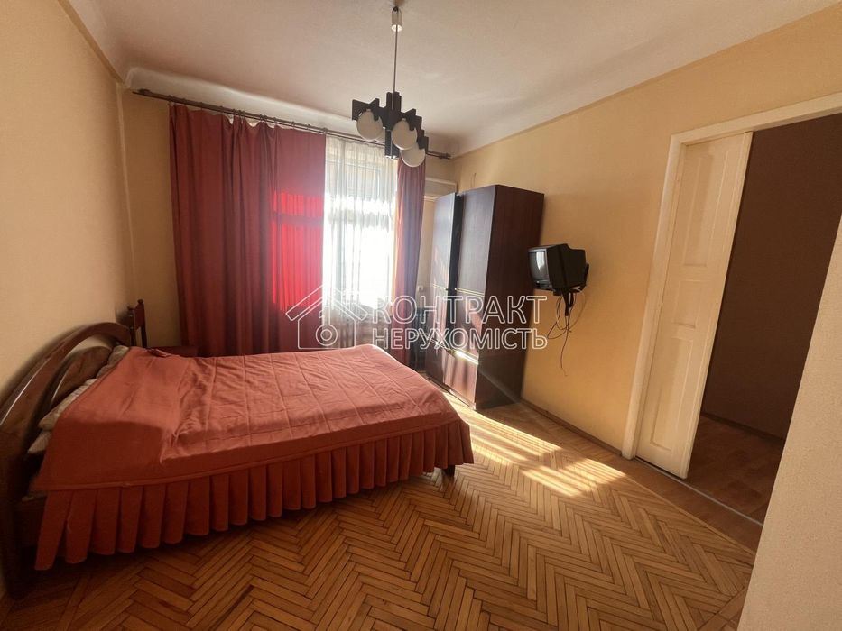 ТЕРМІНОВО! Продам велику 4-кім кв в центрі недалеко Нікольського