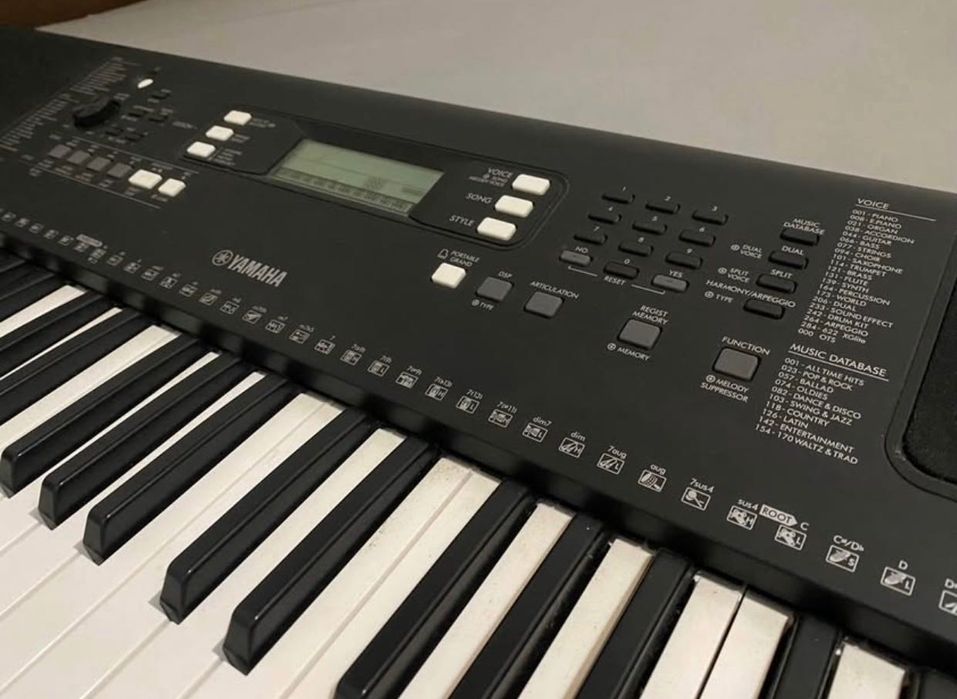 Teclado Yamaha PSR-E373