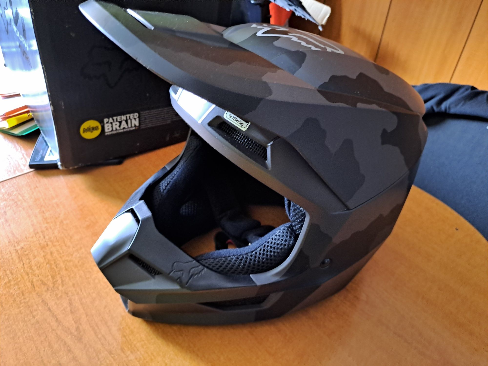 Kask dla dziecka profesjonalny zawodniczy Fox V1 Trev Black Camo