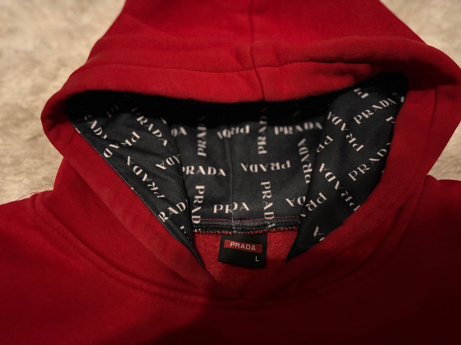 Czerwona bluza z kapturem Prada