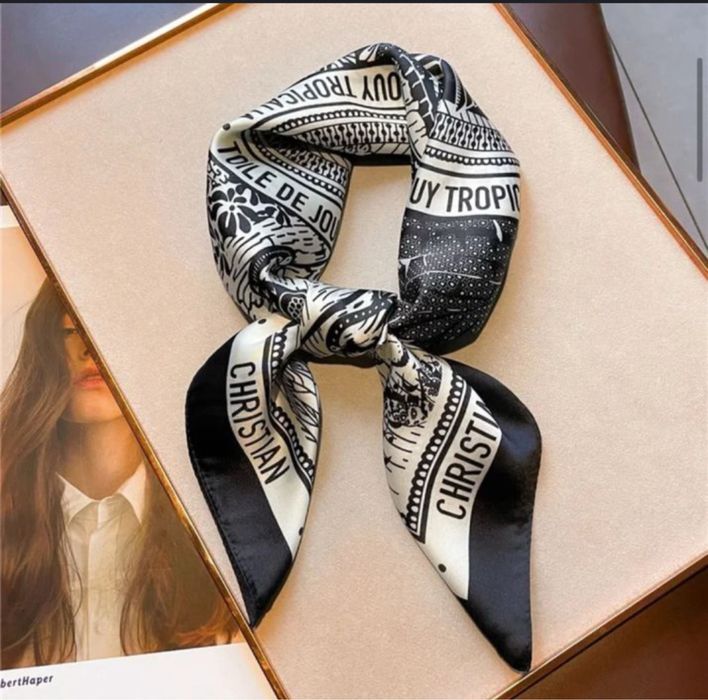 Dior chusta szal apaszka z jedwabiem motyw tropical