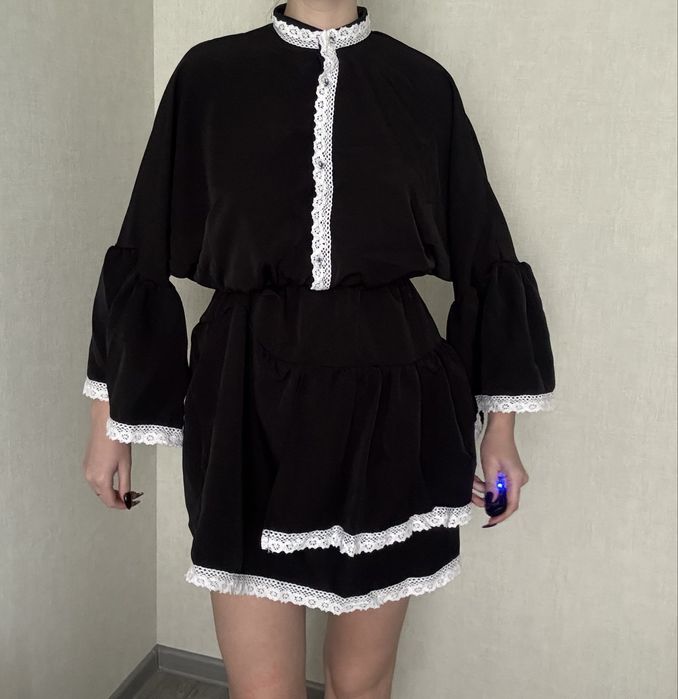 Чорна сукня, сукня, коротка сукня, святкова сукня, сукня з рюшами