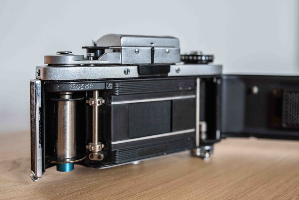 Aparat Exakta vx 1000 + obiektyw Jena T 1:2,8 f=50 mm