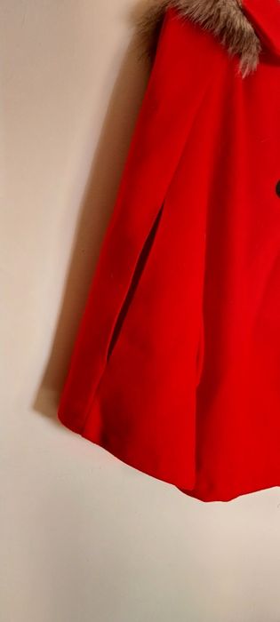 Capa vermelha com capuz