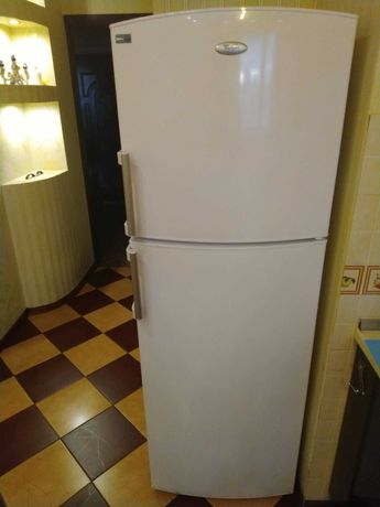 Холодильник Whirlpool с верхней морозильной камерой. ТОРГ!