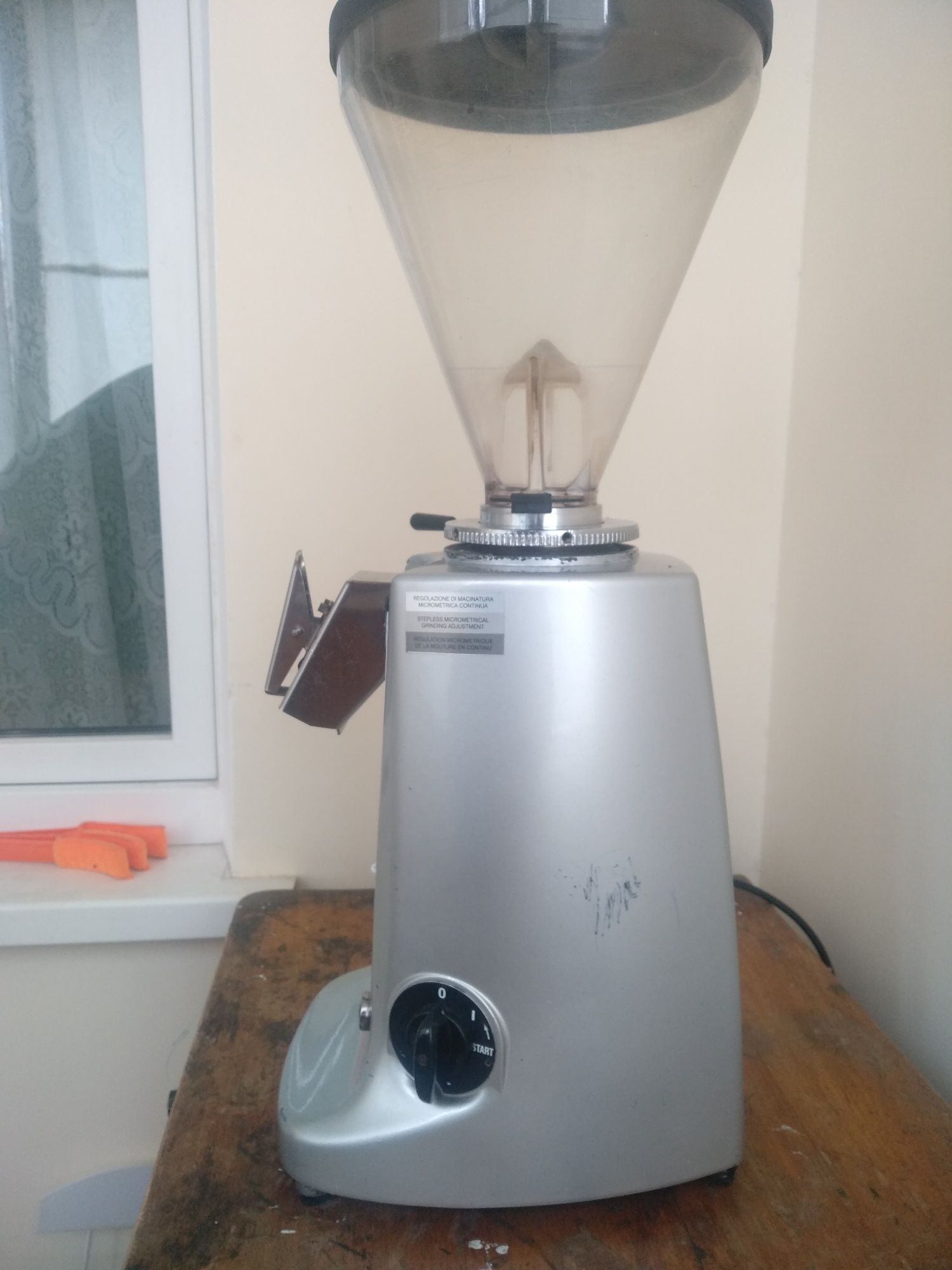 Кавомолка професійна Mazzer Super Jolly, прямий помол