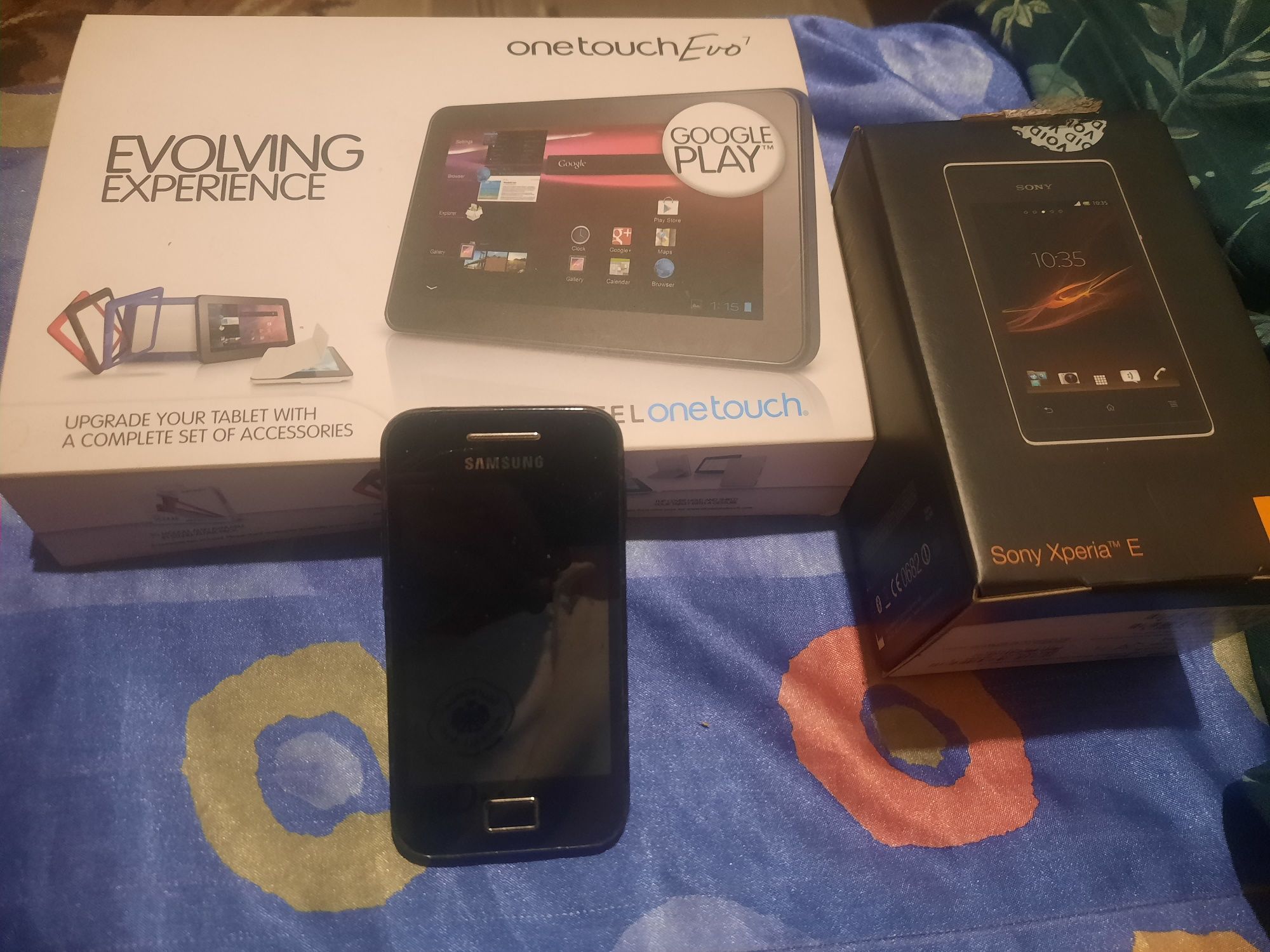 2 smartphony i tablet